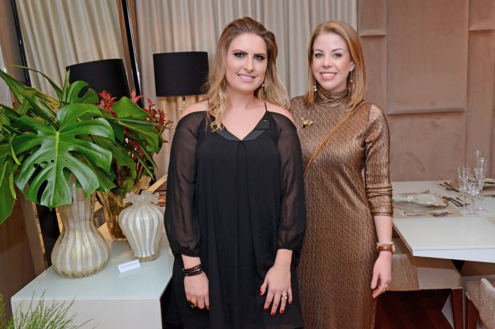 A arquiteta Viviane Loyola (à esq.), que assina o Estar e Jantar, com a empresária Mariana Vianna Gaião, da JVN. Foto: Gerson Lima