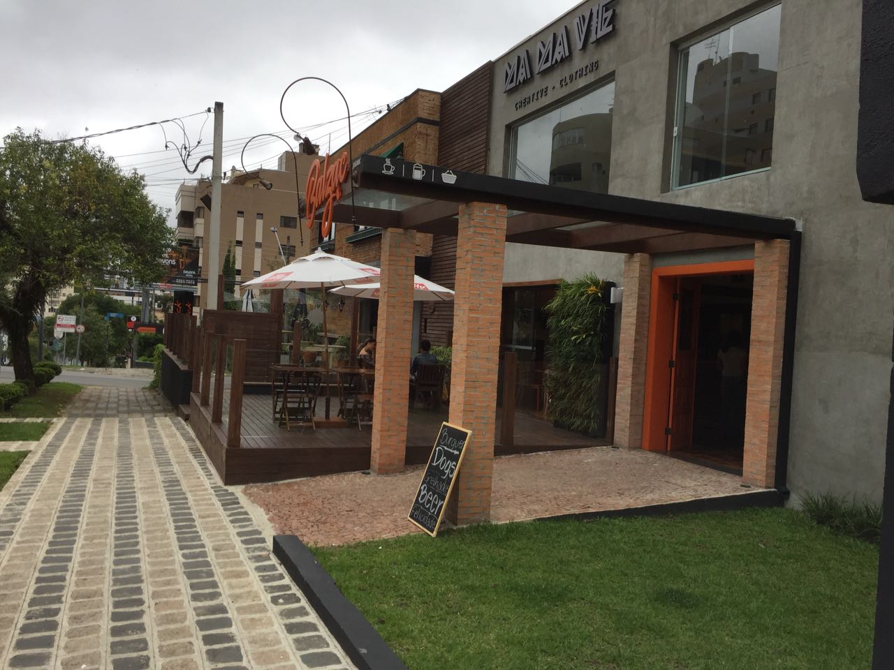 Praça da Espanha ganha café, bar, empório e bistrô tudo no mesmo espaço