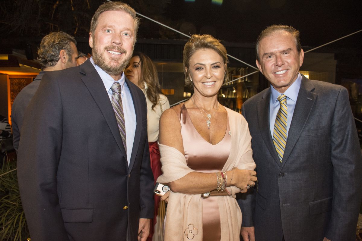Os diretores do Centro Europeu, José Ost e Carlos Sandrini, com Fernanda Richa. Foto: Nay Klyn / Gazeta do Povo.