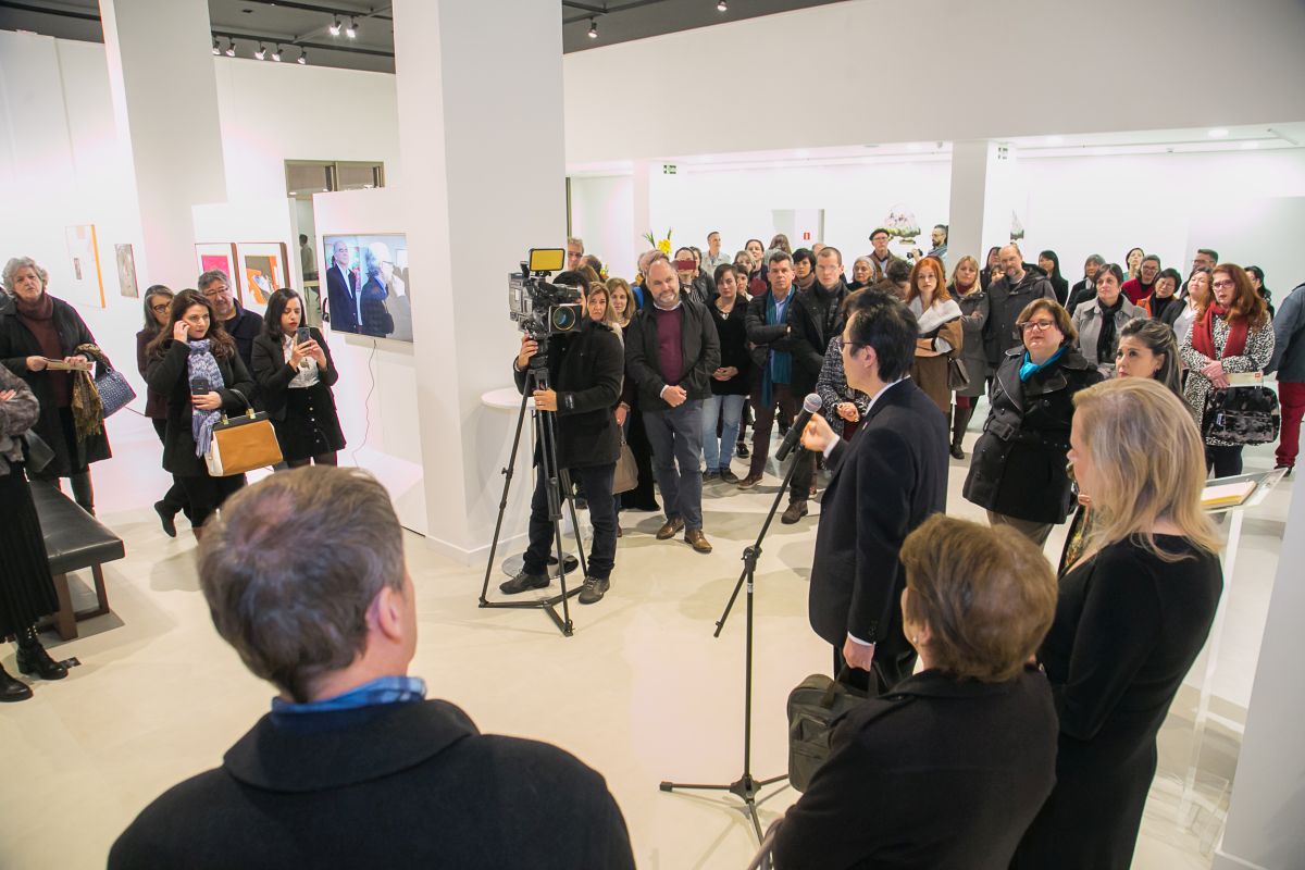 O cônsul Hajime Kimura discursou durante a cerimônia de reabertura da galeria.