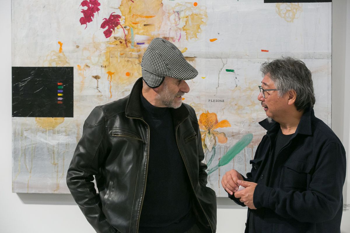 O escultor Alfi Vivern (de boina) e o artista plástico paulista Ayao Okamoto.
