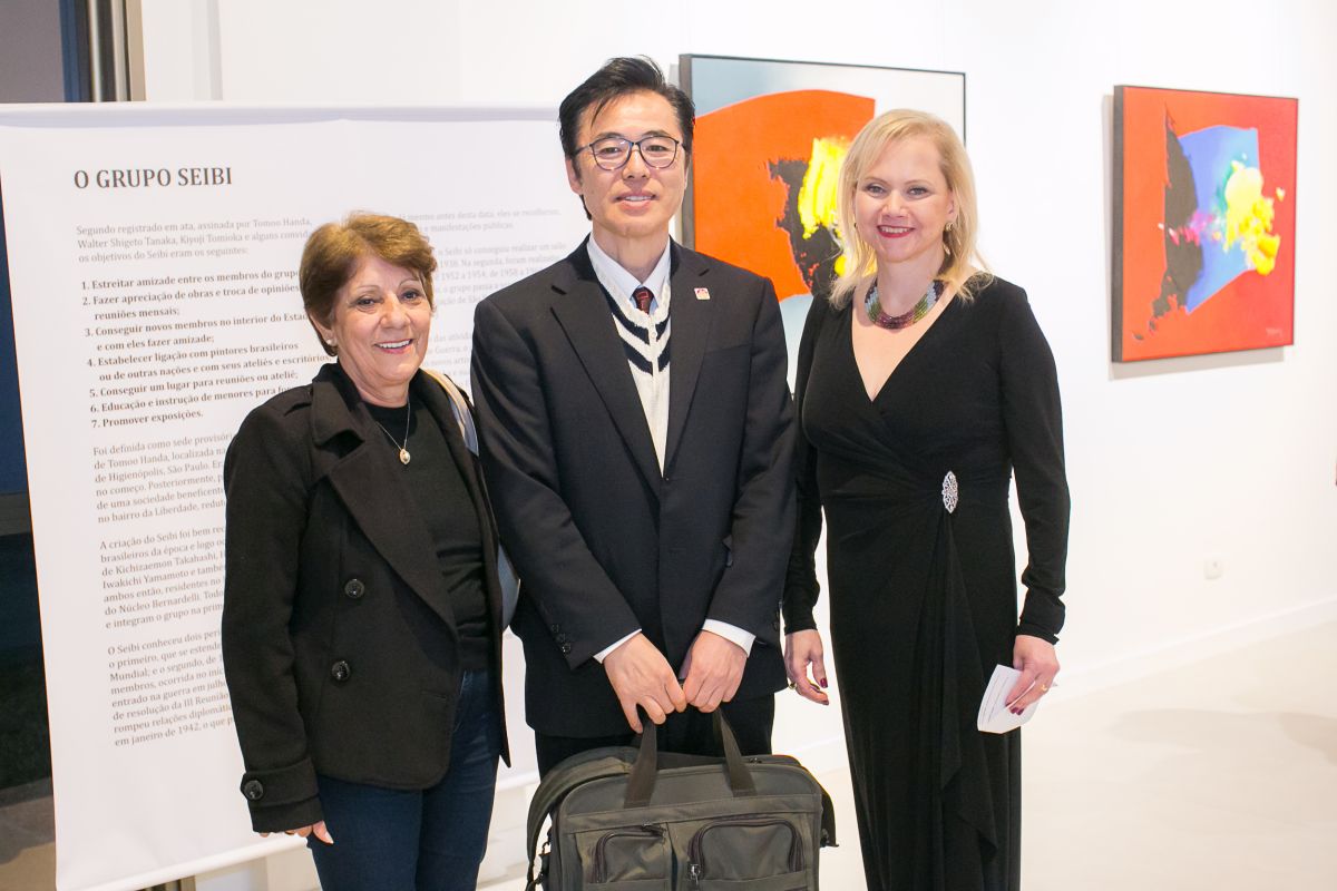 A secretária da Educação do estado, Lucia Cortez Martins, o cônsul-geral do Japão em Curitiba, Hajime Kimura, e Zuleika Bisacchi.
