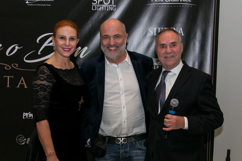 : A empresária Denise Remor, o arquiteto Jayme Bernardo (ao centro) e o leiloeiro Plínio Barroso de Castro Filho. Foto: Naideron Jr