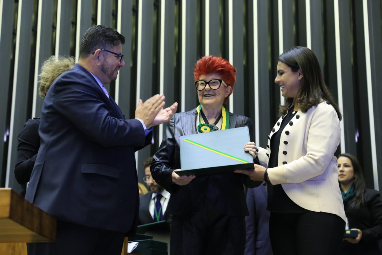A homenageada com o marido, Luiz Forte Netto, e as filhas Tatiana Forte e Patrícia Forte Rauli.