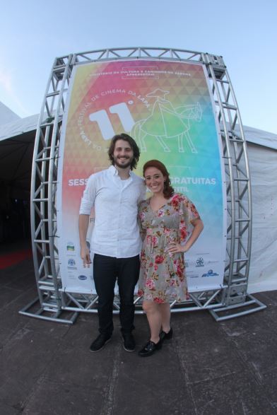 Os atores Gustavo Piaskoski e Nathalia Garcia, mestres-de cerimônia da 11ª edição do Festival de Cinema da Lapa.