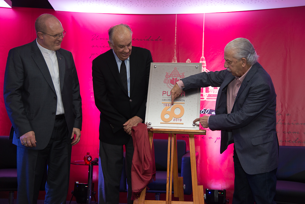 PUCPR ganha selo em comemoração aos seus 60 anos