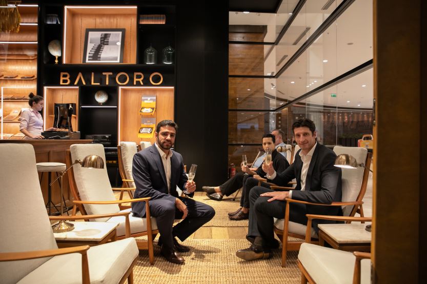 O diretor comercial do Baltoro Group, Roberto Minuzzi (à dir.), ex-jogador da seleção brasileira de vôlei, e o advogado Victor Hugo Marangoni.